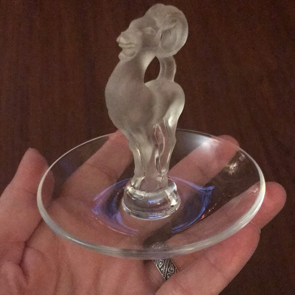 𝑳𝑨𝑳𝑰𝑸𝑼𝑬 𝑭𝑹𝑶𝑺𝑻𝑬𝑫 𝑨𝑵𝑻𝑬𝑳𝑶𝑷𝑬 𝑹𝑰𝑵𝑮 𝑯𝑶𝑳𝑫𝑬𝑹 - Picture 2 of 7